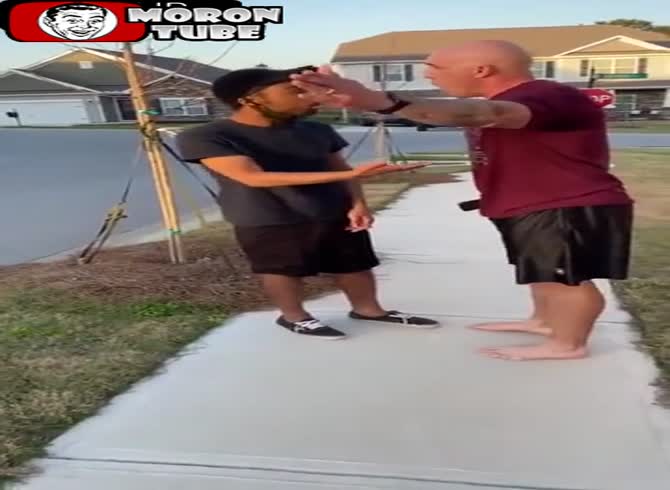 Video :A black man who is in the bad neighborhood gets attacked